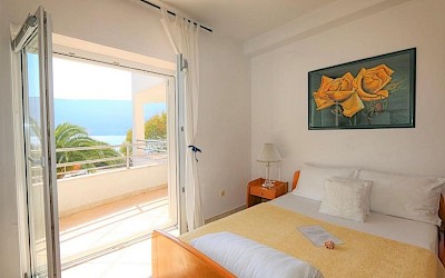 Apartment for 4-7 Persons with Sea View